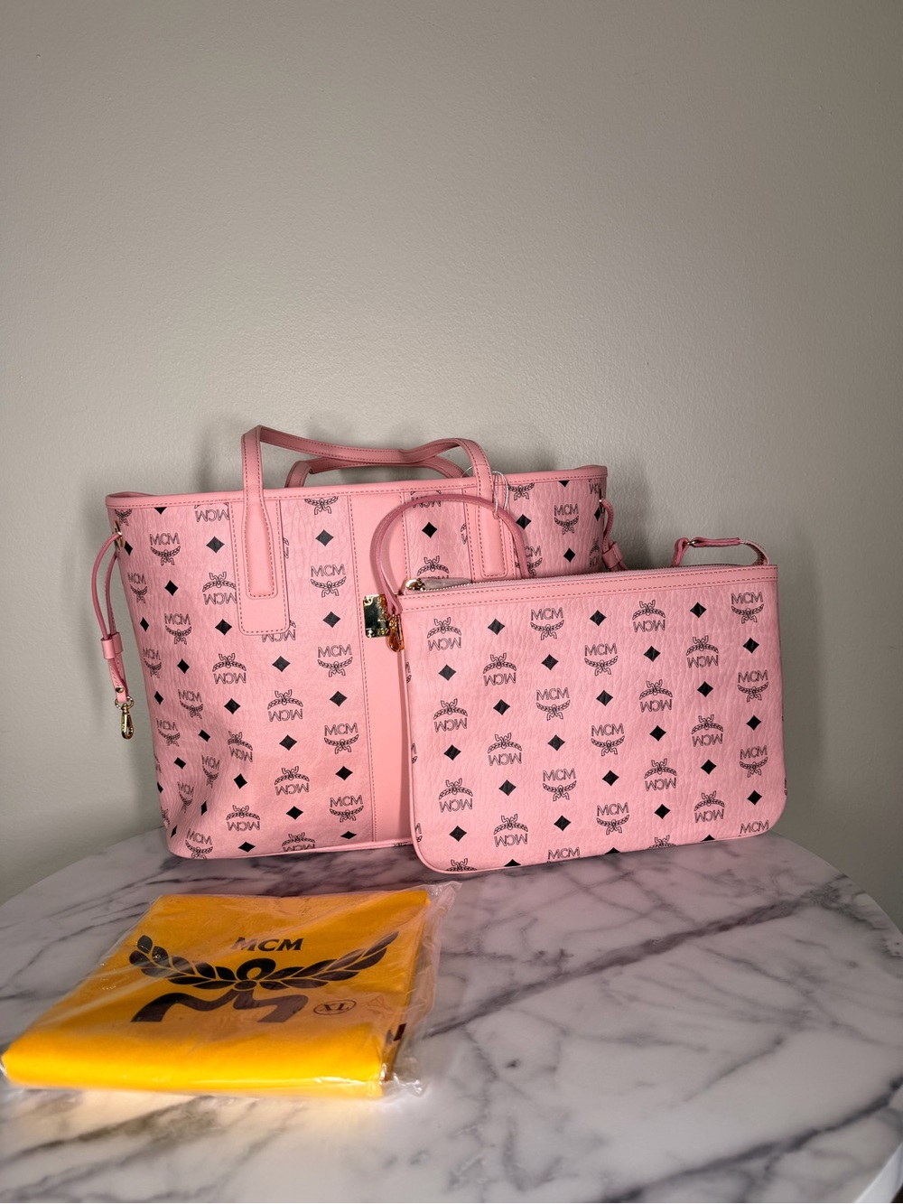 MCM Liz Shopper In Visetos pink TOTE - Picture 5 of 15